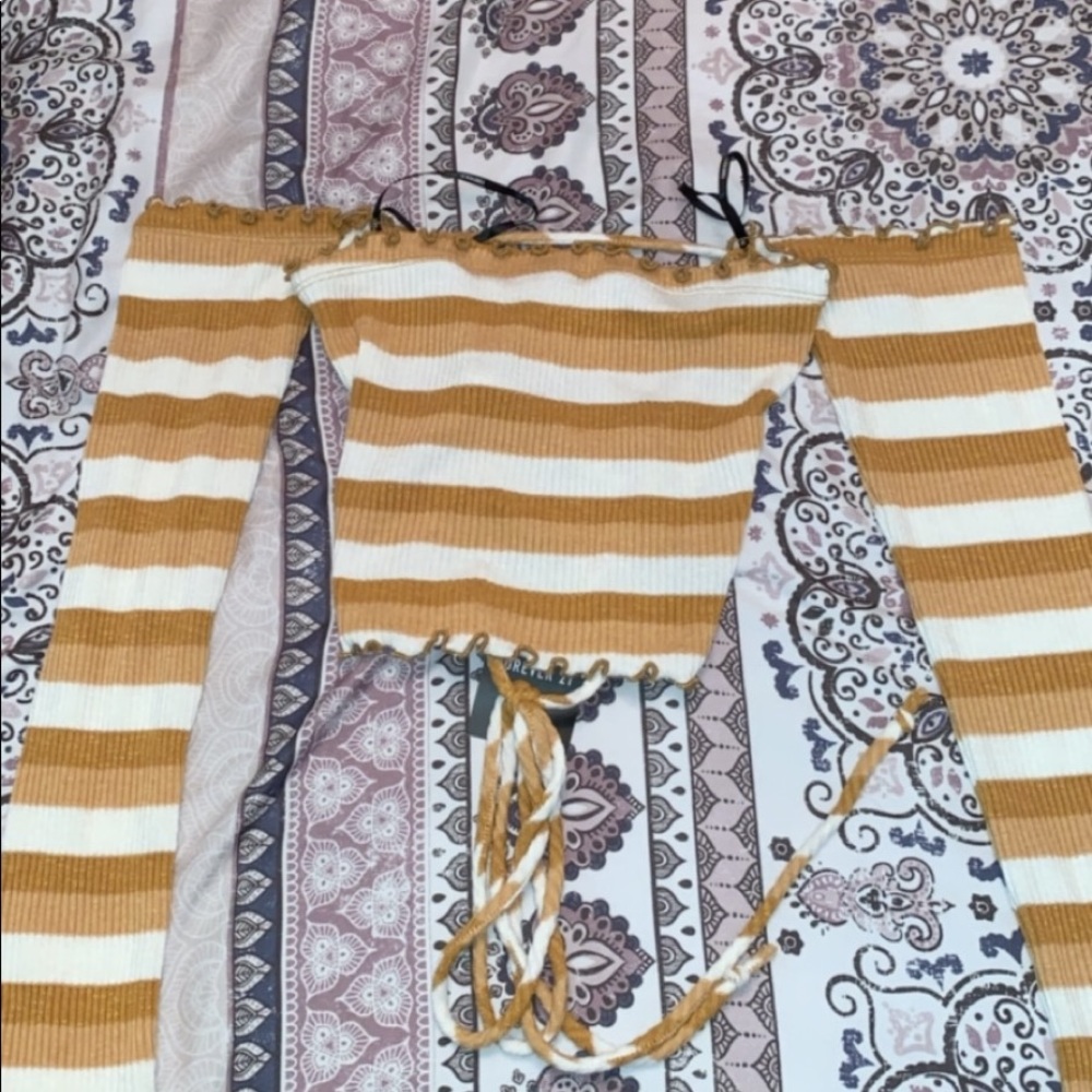 Forever 21 long sleeve crop top !